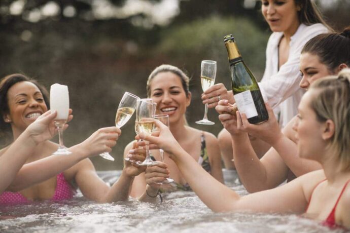 champagne dans jacuzzi