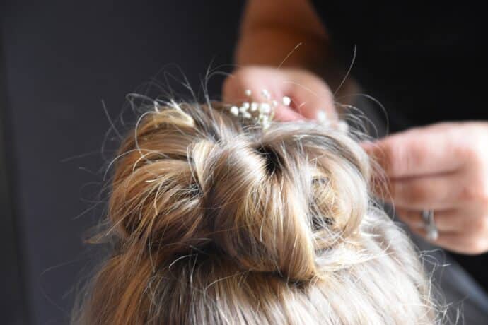 détails coiffure de mariée 2024